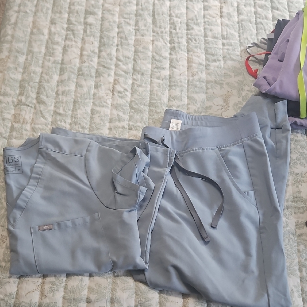 Figs Scrub Set